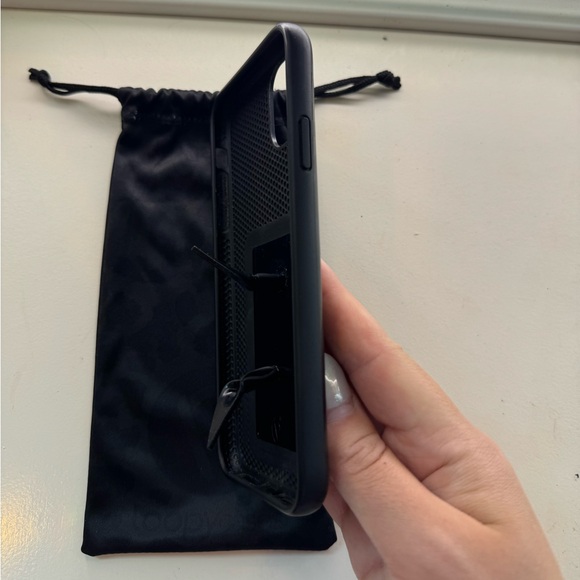 Black Leopard Loopy Case iPhone 11 Pro Max - Picture 3 of 4